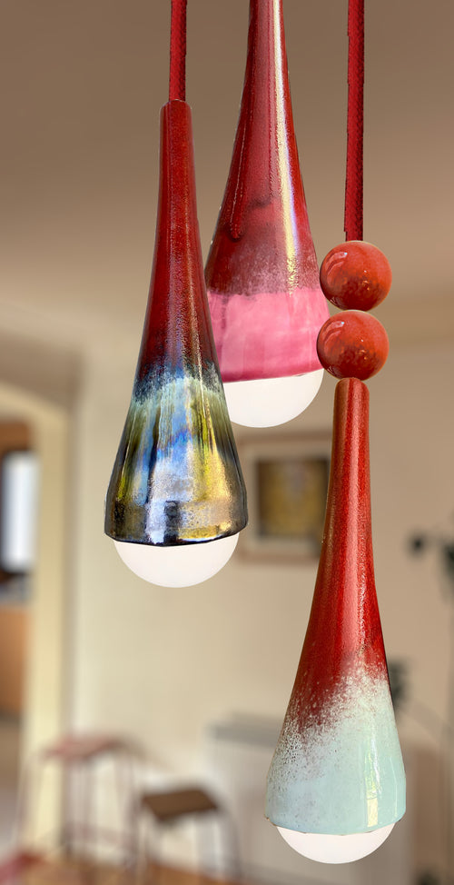 Suspension en céramique Brennen artisanale inspirée de la goutte d'eau